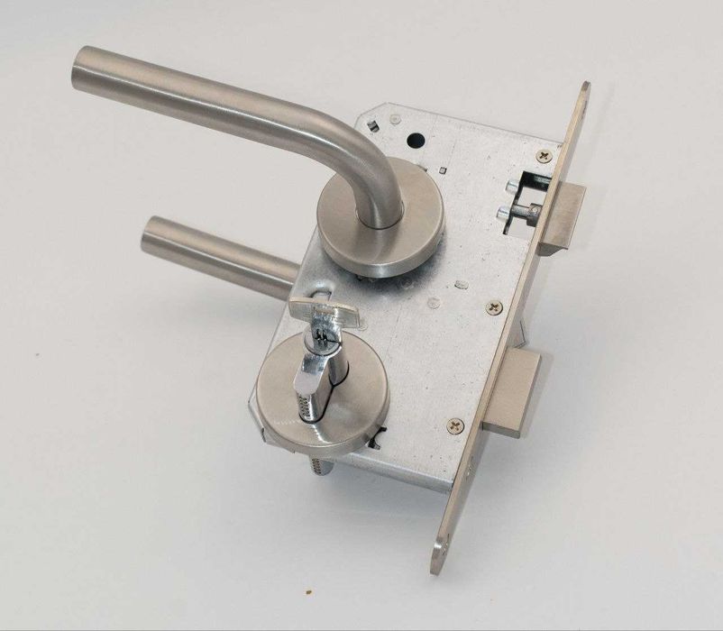 Комплекты замков для противопожарных и технических дверей
