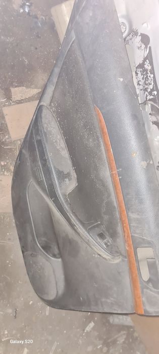 Авенсис  т250 дверь