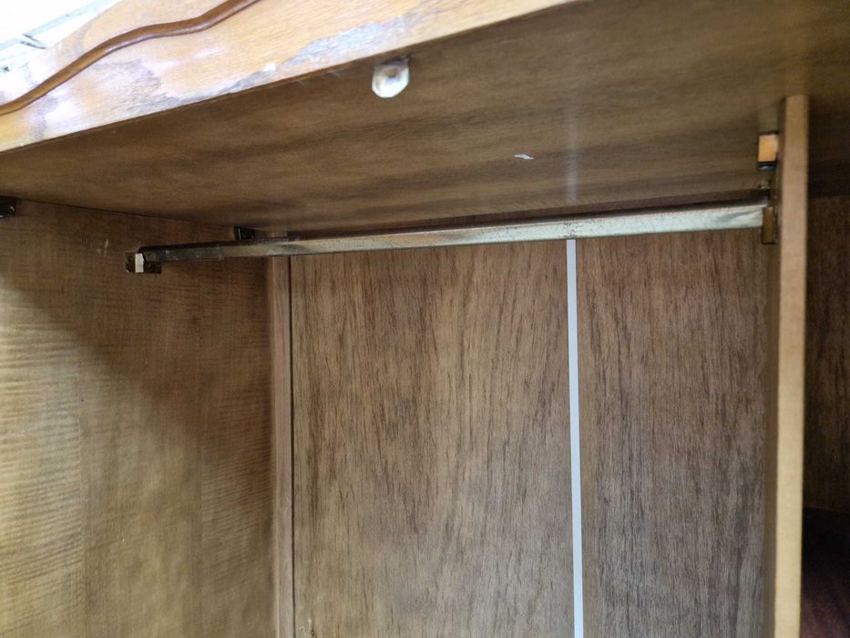 Двукрилен дъбов гардероб, два броя налични