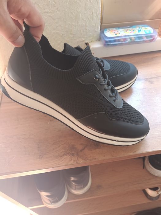 Продам летние кроссовки