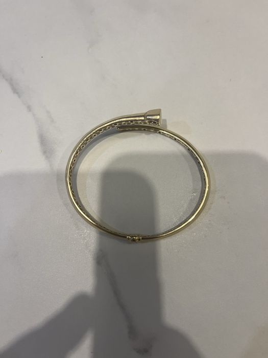 Златна гривна и колиета