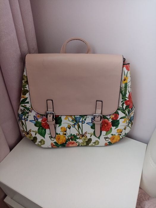 Нова дамска раница