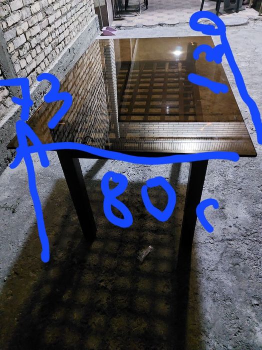 Продаётся стеклянный стол в комплекте два стула в хорошем состоянии.