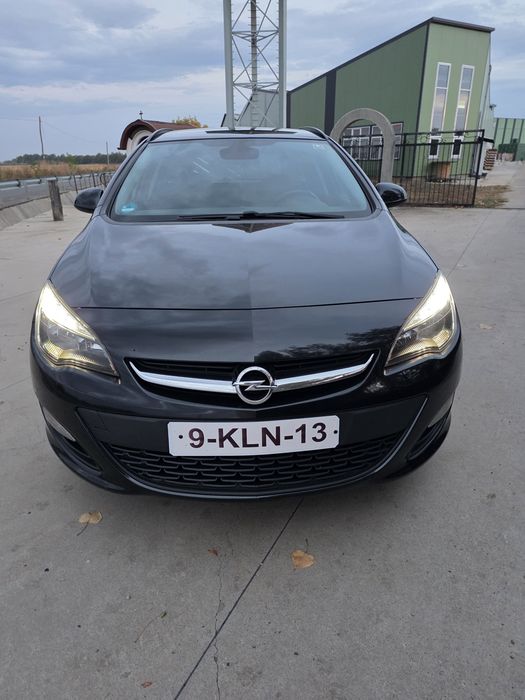 Opel Astra J  Sport Tourer - Impecabilă