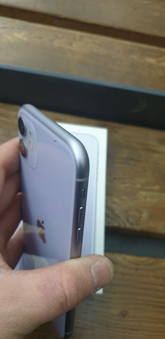 Продам Айфон 11 128g