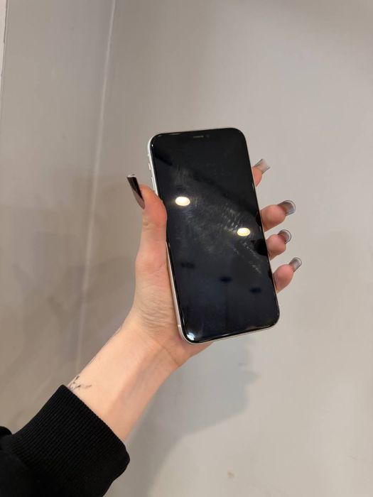 11 айфон в белом цвете