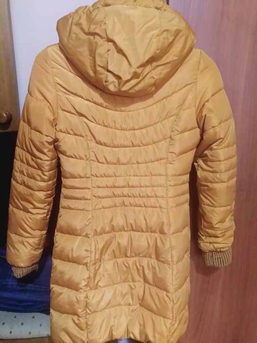 Продам зимнию, детскую куртку.