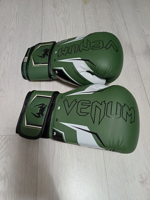 Перчатки для бокса