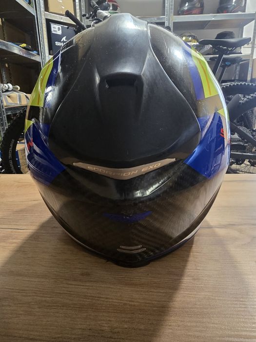 Casca Scorpion 1400 carbon, L.