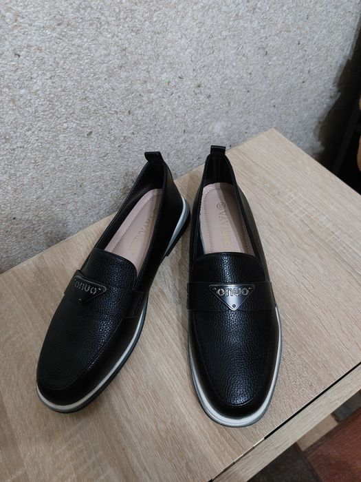 Продам лоферы женские