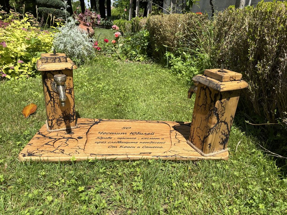 Диспенсър за алкохол с поднос за мезета