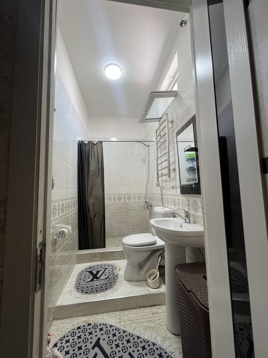 KOTTEJ sotiladi,3-xona,metroni yonida.