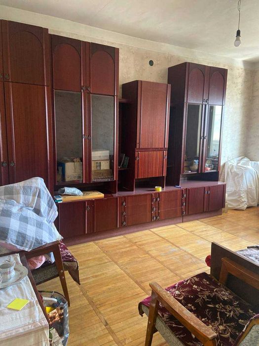 Срочно в связи с отъездом 2\4\4 60м.кв. (  77 серия. )