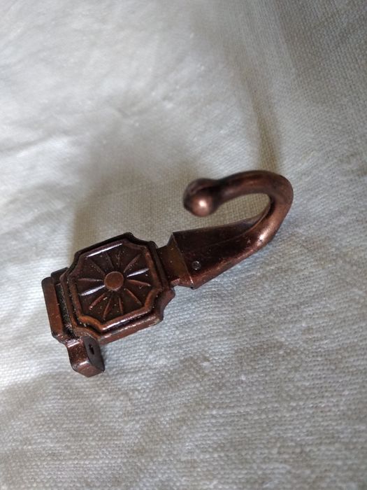 Новые крючки на полку