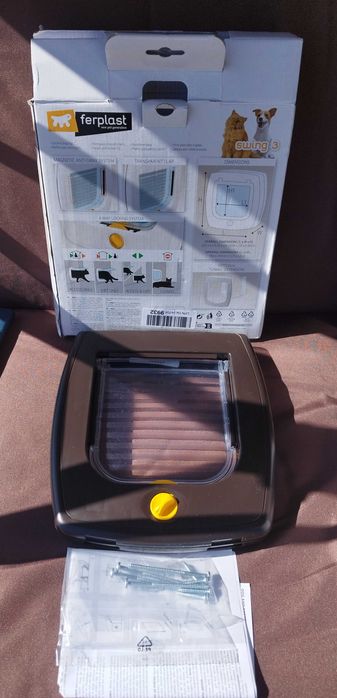 Вратичка за вграждане за домашен любимец