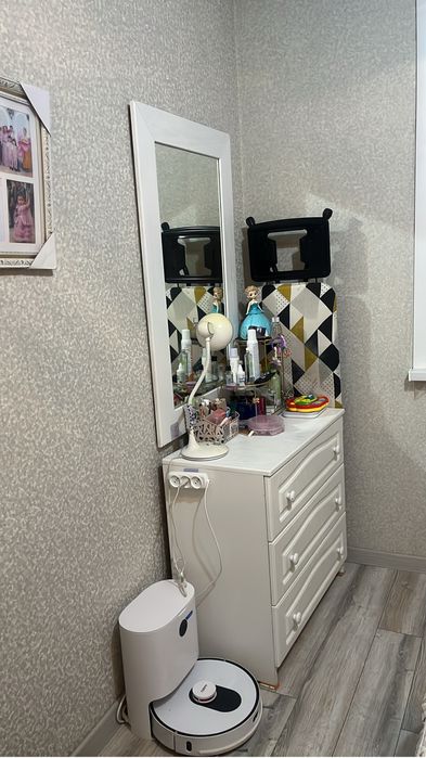 Продам комод с зеркалом