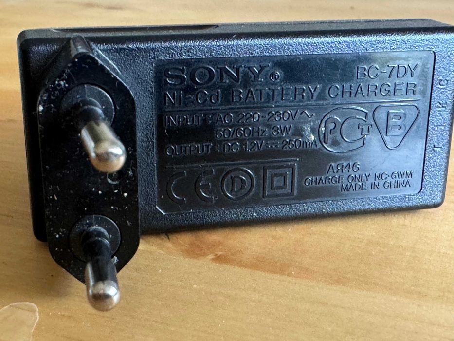 Sony зарядно  за  Ni-Cd батерии BC-7DY