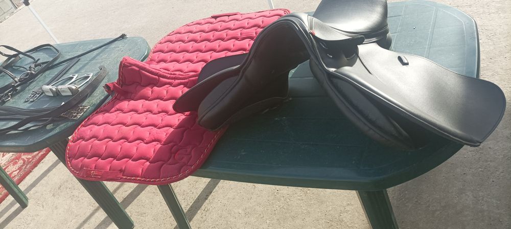 Продавам седло чисто ново неупотребявано пълен комплект