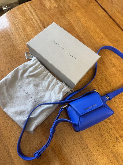 Сумочка от CHARLES keitn