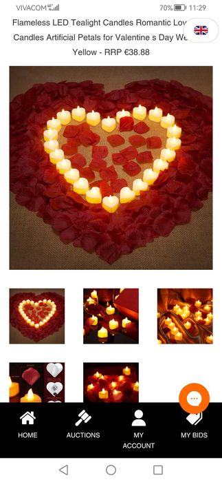 1000 листа от рози с 20 свещи във формата на сърце