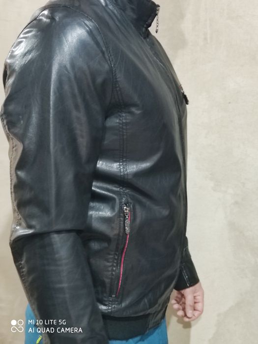 Продам куртку (весна осень)