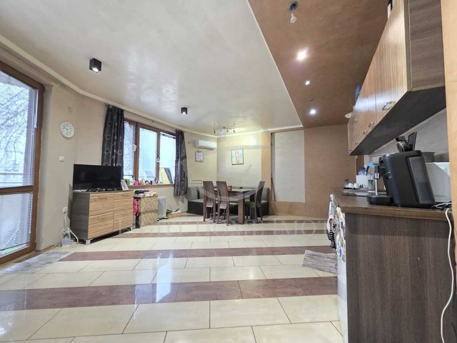 Продава се Офис в Пловдив, Кючук Париж - 45 кв.м за 963 €/кв.м - Снимка #4