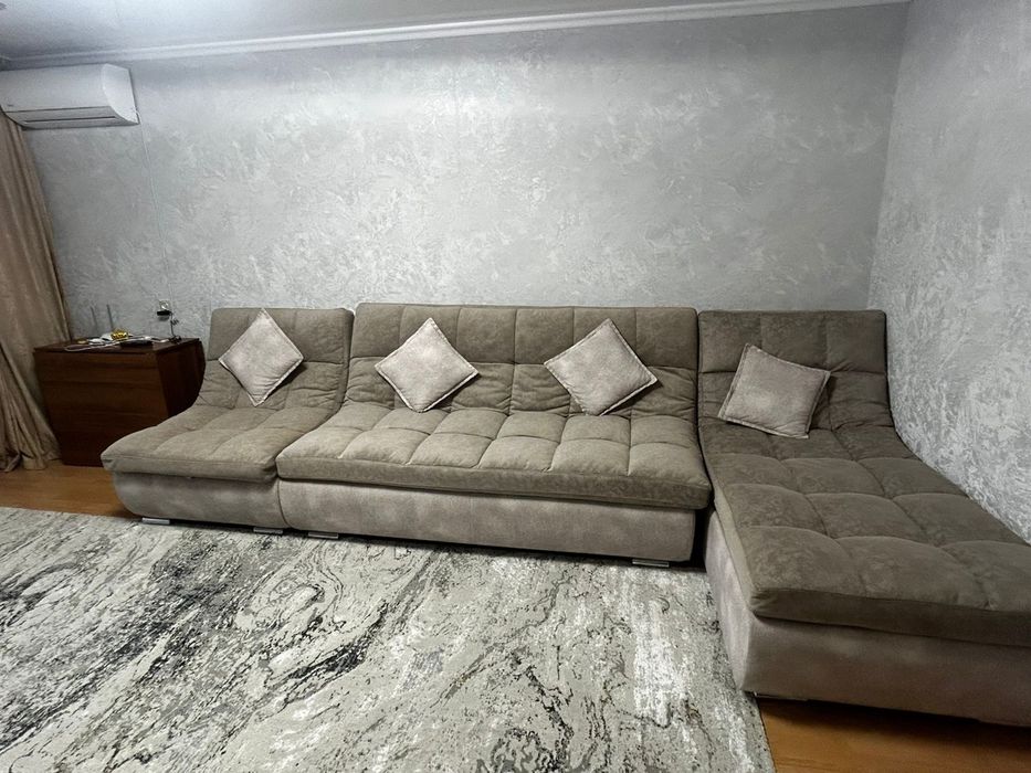 Продам серый раскладной диван с оттоманкой и креслом