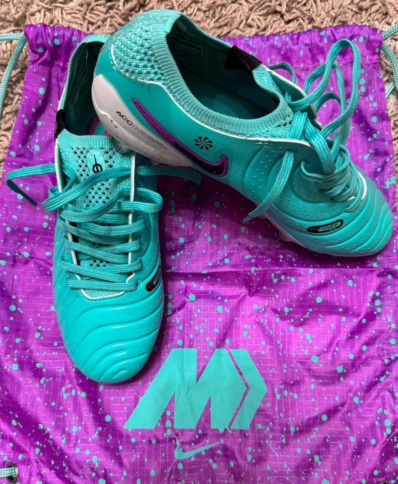 Футбольные бутсы