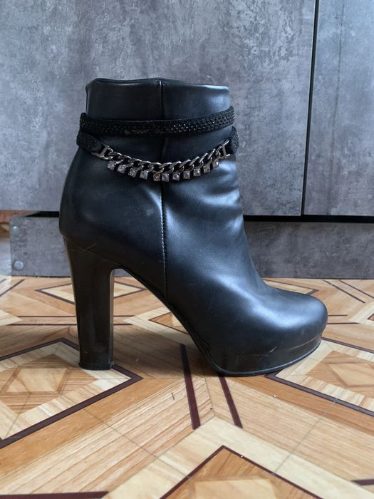 Продам ботиники