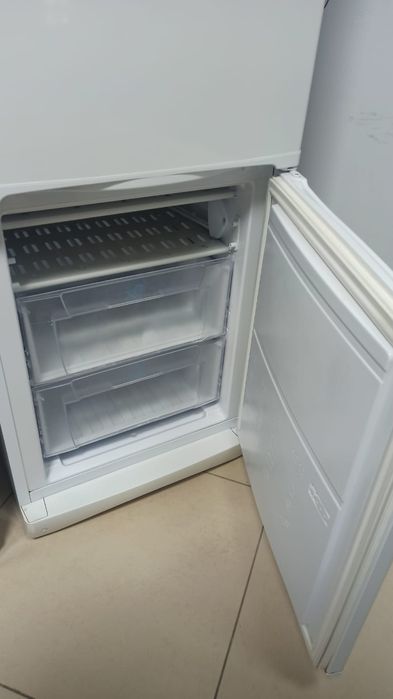 Холодильник indesit
