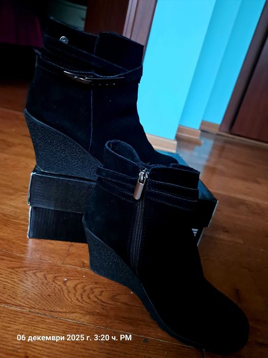 Черни боти от естествен велур