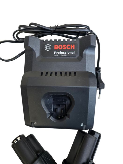 Încărcător Bosch,  acumulator Bosch 12V
