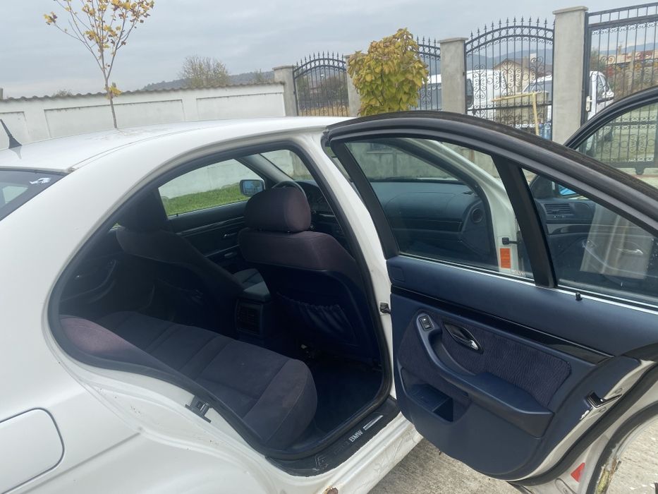 BMW 520d 136cp pentru piese (interior mov + piano black)