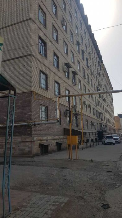 Ko'p qavatli turar joy binosinig padvali sotiladi