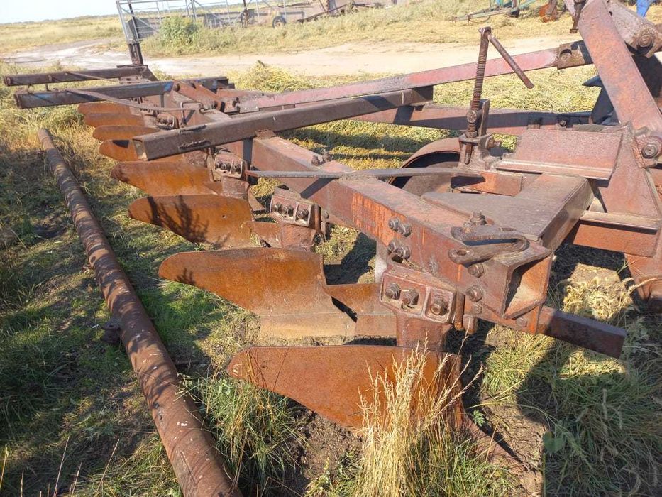 плуг 8 корпусной