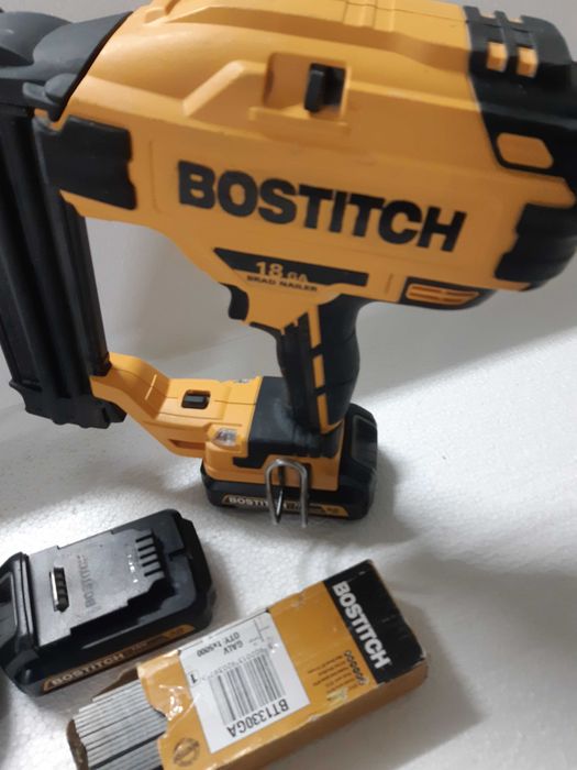 Bostitch pistoale de batut cuie