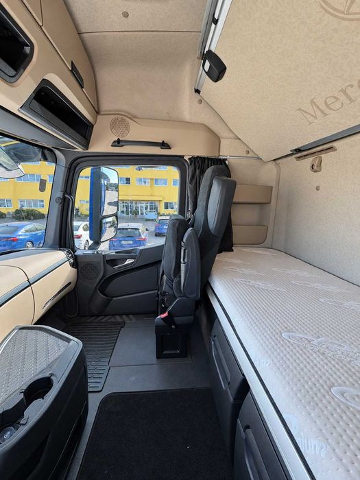 Mercedes-Benz Actros L 1845, autotractor Mega 4x2, prima înmatriculare 11/2022.
