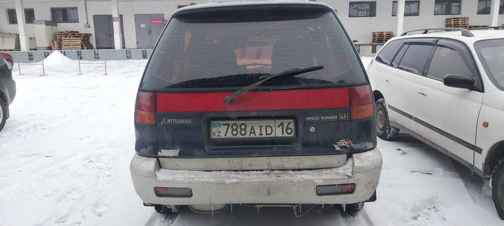 Митсубиси спейс ранер