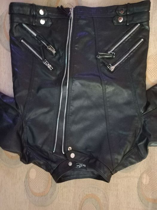 Куртка унисекс подходит и на мальчика и на девочку.