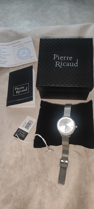 Продам женские часы