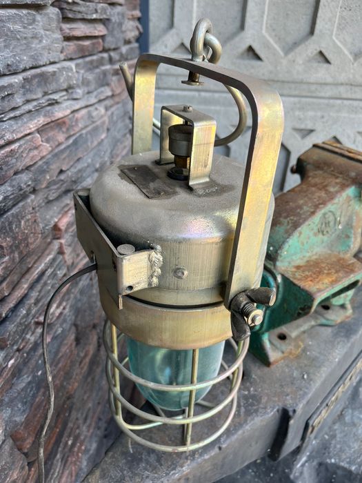 Lampa industrială antiexplozie