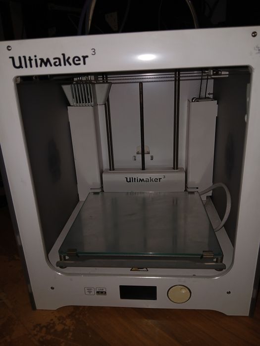 Imprimanta Ultimaker 3 impecabil