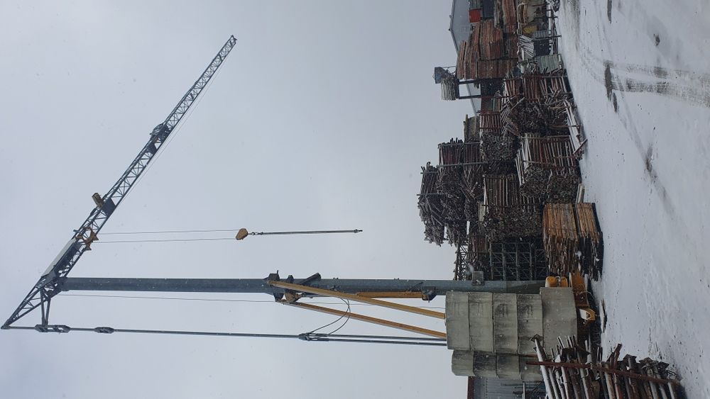 Închiriez Popi metalici reglabili de la 0.80 la 5.00 m