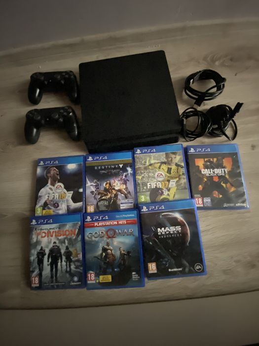 PS4 Slim 500GB + 2 джойстика + 9 игри – ГОТОВ ЗА ИГРА
