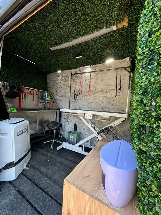 Frizerie canina mobila în fața casei tale