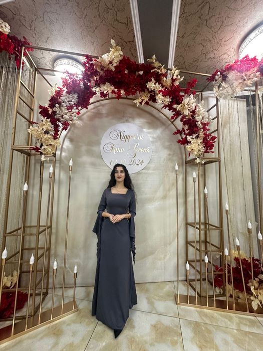 Продаю платье атласное