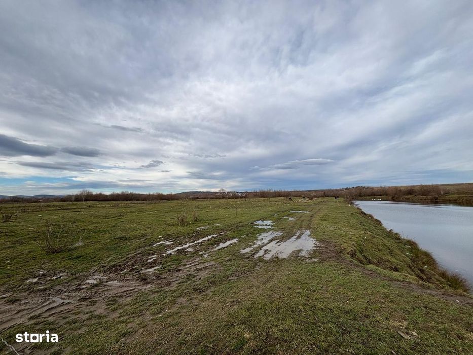 Teren extravilan 24.000 mp cu lac cu pesti zona Cristian