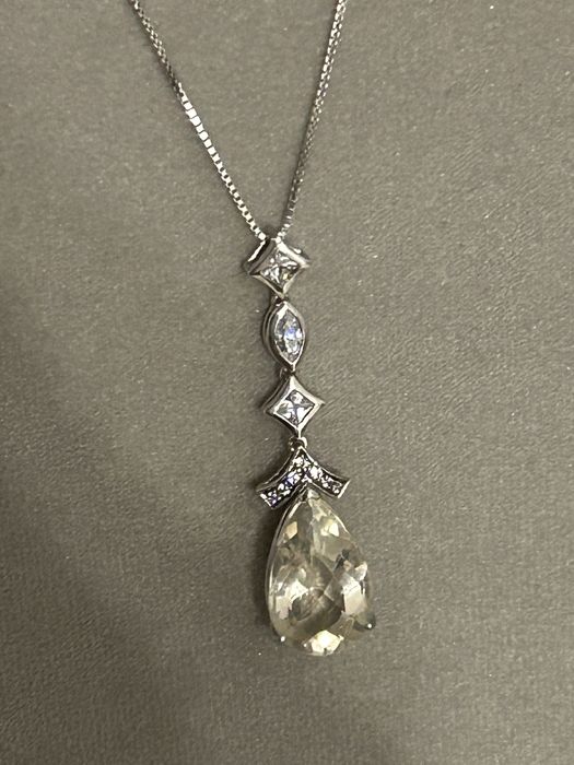 Уникално сребърно колие  с естествени топази
