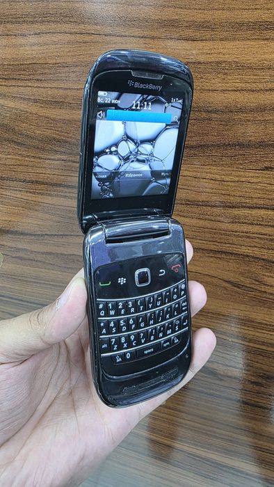 Blackberry 9670.