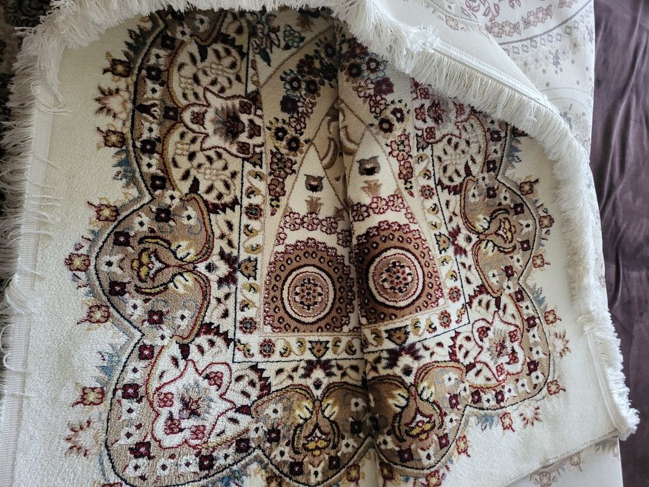 Продаются ковры в количестве 2 шт.